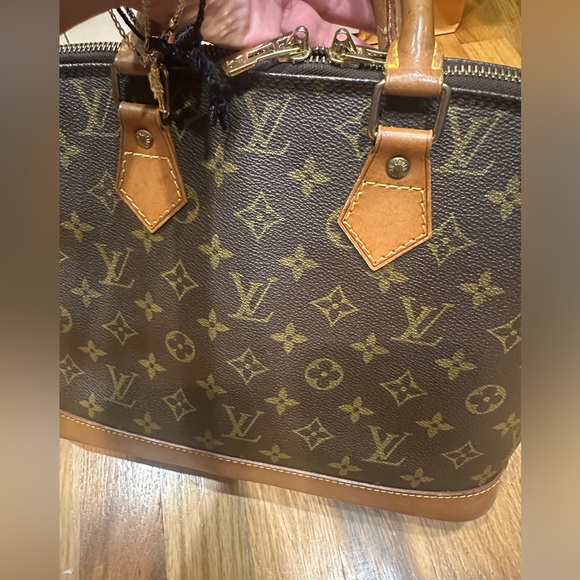AUTHENTIC LOUIS VUITTON Alma PM Vintage Handbag - Picture 2 of 16